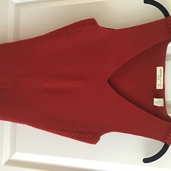 Red top - Picture 2 of 3